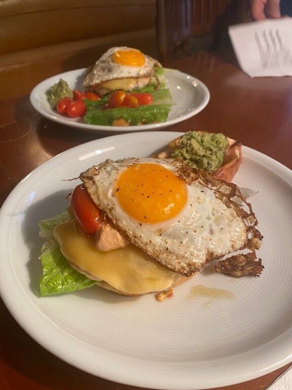 Συνταγή για το πιο λαχταριστό Cheese Burger με αυγό