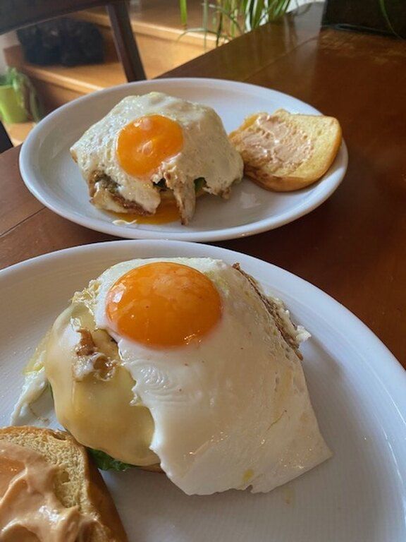 Συνταγή για το πιο λαχταριστό Cheese Burger με αυγό