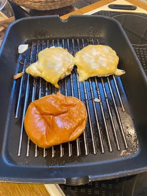 Συνταγή για το πιο λαχταριστό Cheese Burger με αυγό