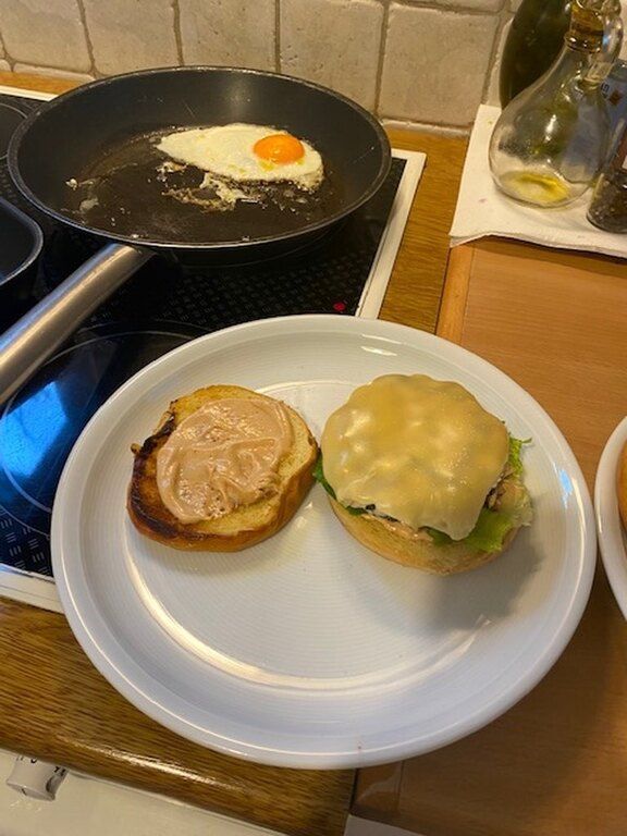 Συνταγή για το πιο λαχταριστό Cheese Burger με αυγό
