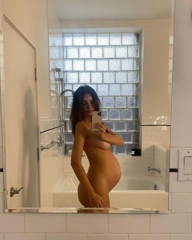Aτρόμητη: H Εmily Ratajkowski στην πρώτη της έξοδο, μία εβδομάδα μετά τη γέννα (photos)