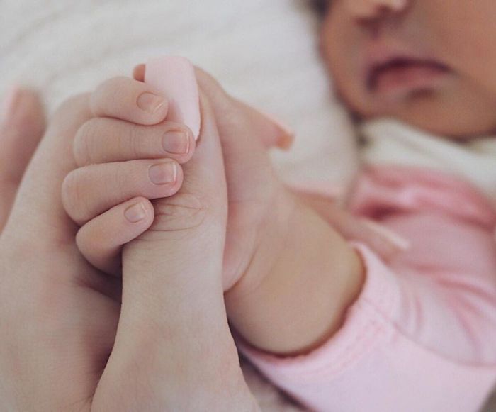 Για την ακρίβεια η φωτογραφία της ξεπέρασε ήδη εκείνη της Kylie η οποία αυτή τη στιγμή έχει 18,519,650 likes, ενώ η φωτογραφία της Billie έχει φτάσει τα 19,634,464.
