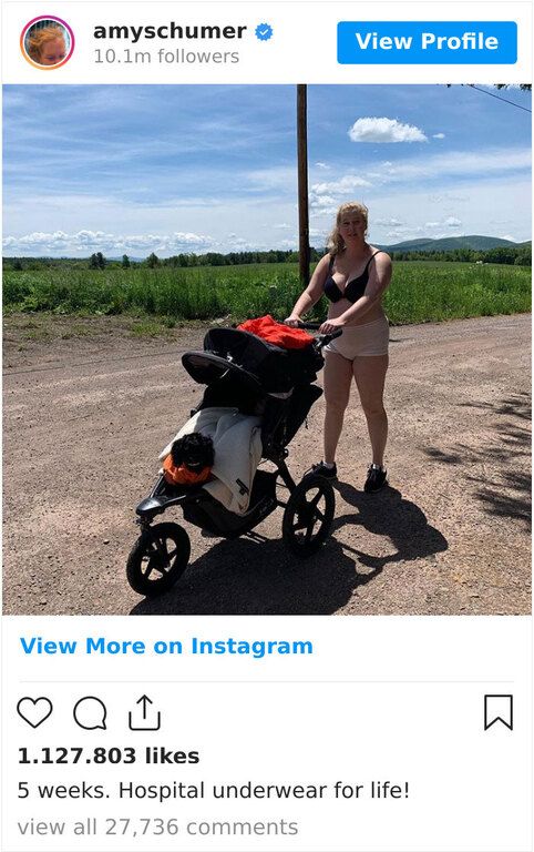 H διάσημη κωμικός Amy Schumer δεν δίστασε να βγει μία βόλτα με τα... εσώρουχα εγκυμοσύνης όπως συνηθίζουν να τα λένε.