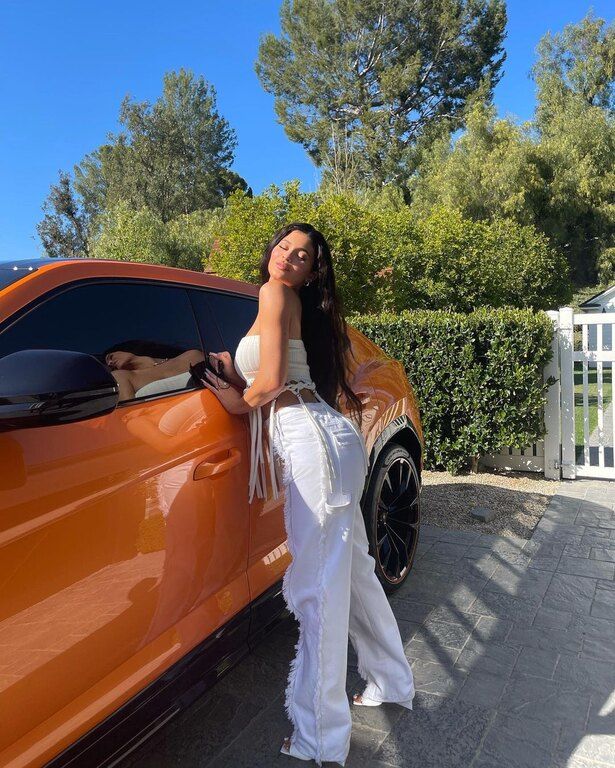 Κylie Jenner: H διάσημη influencer μας δείχνει πώς διατηρεί τη σιλουέτα της (photos + videos)