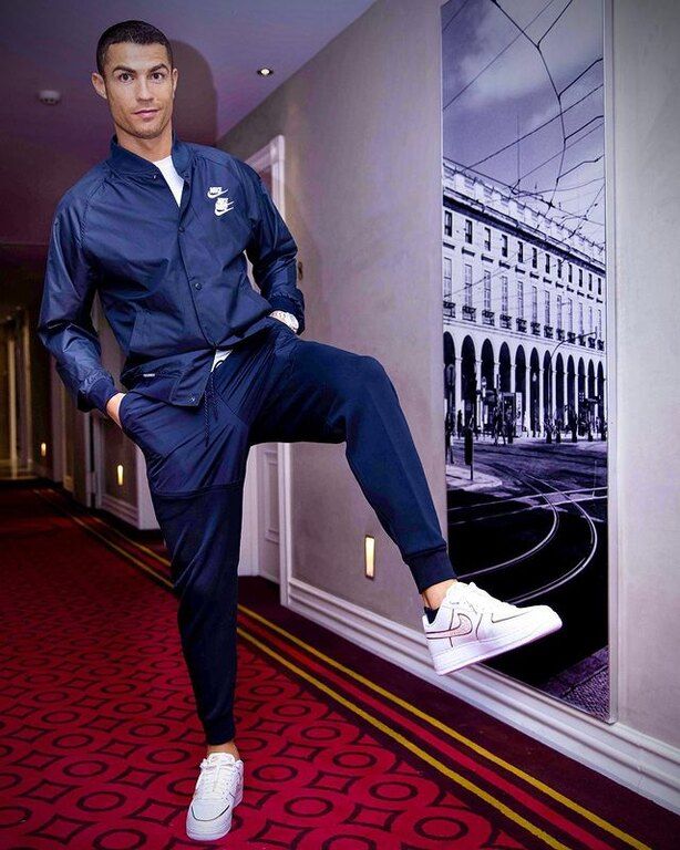 #3. Cristiano Ronaldo: Followers: 273 εκατομμύρια, $889,000 ανά post