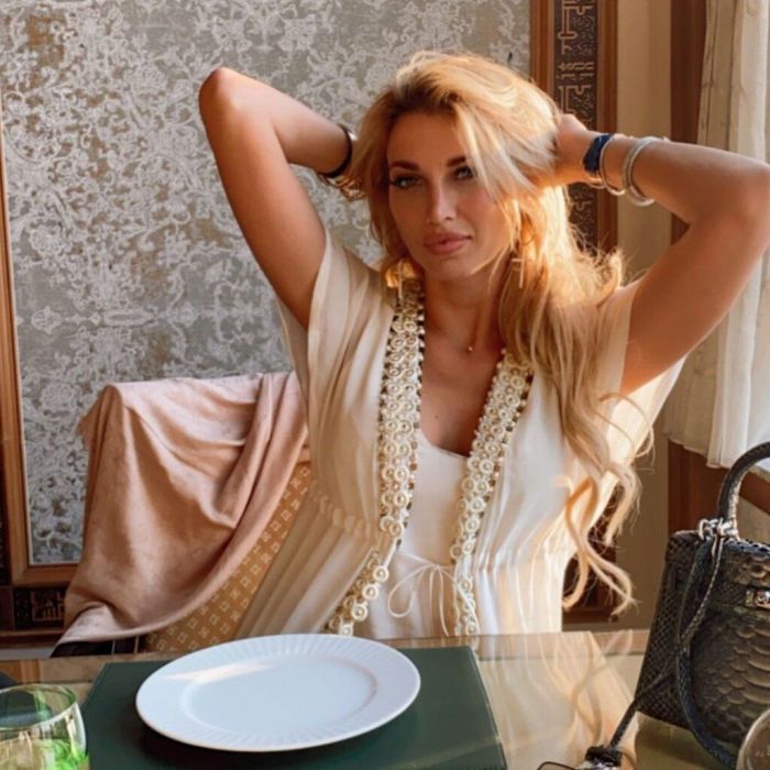 H γνωστή παρουσιάστρια ανέβασε πληθώρα φωτογραφιών από το ταξίδι της προκαλώντας τις αντιδράσεις του κοινού.