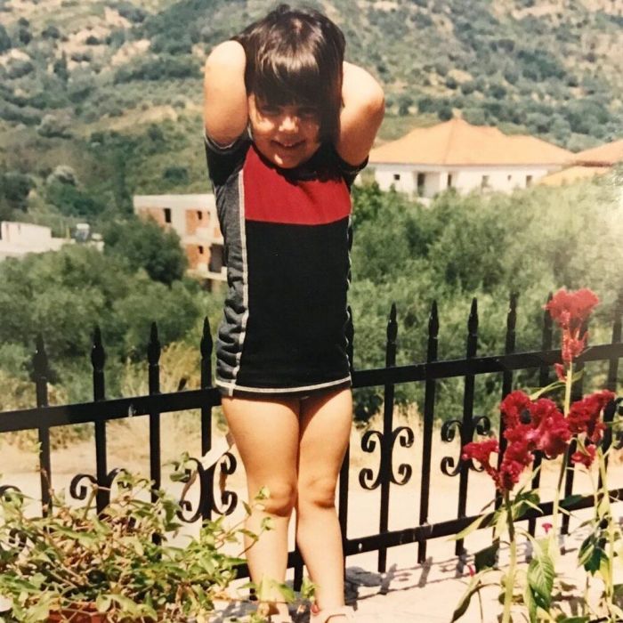 Επίσης λατρεύει τα throwbacks.
