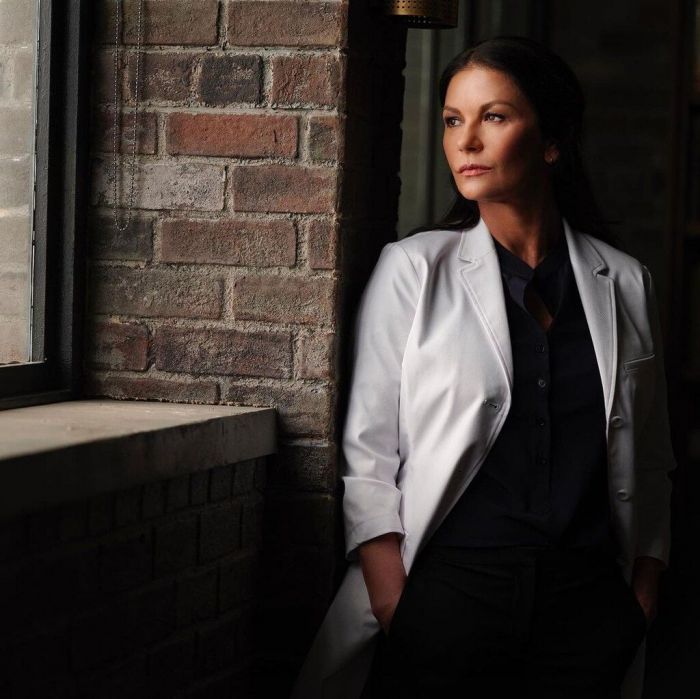 Δε φαντάζεσαι τι κάνει η Catherine Zeta-Jones όταν μένει μόνη στο σπίτι της