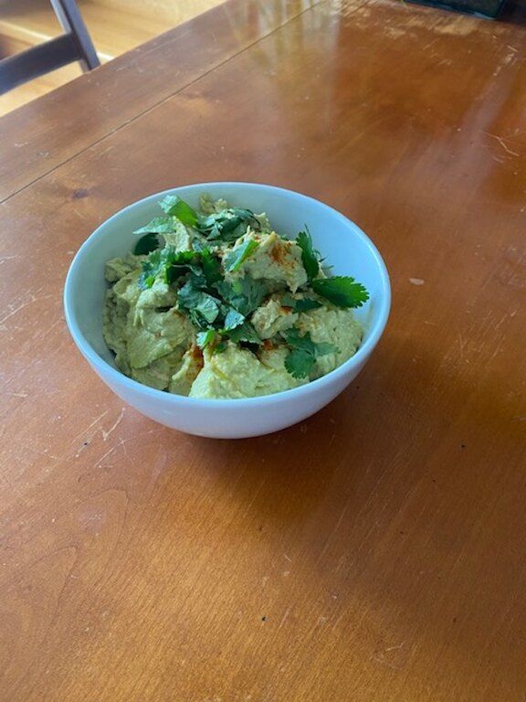 Συνταγή για μαγικό Avocado Hummus μέσα σε 5 λεπτά
