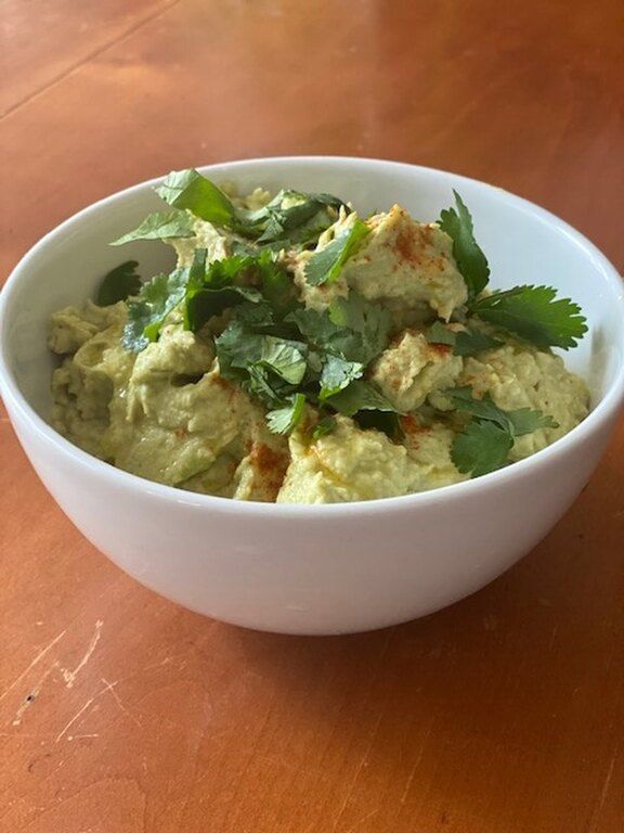 Συνταγή για μαγικό Avocado Hummus μέσα σε 5 λεπτά