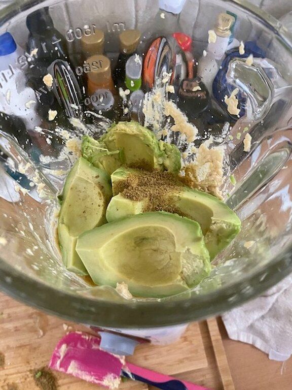Συνταγή για μαγικό Avocado Hummus μέσα σε 5 λεπτά