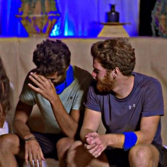 Αιτία; Οι διαρροές στα spoilers που συμβαίνουν στα Ελληνικά μίντια έχουν κάνει έξαλλο τον Ατζούν.