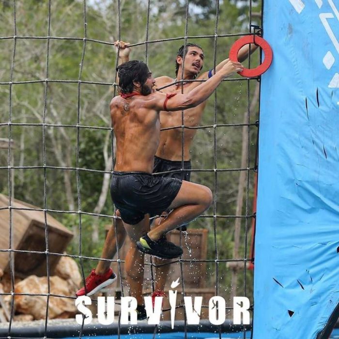 Ποιος όμως θα αποχωρήσει από τους τρεις; Ήρθε άραγε η ώρα να φύγει ο Τριαντάφυλλος;