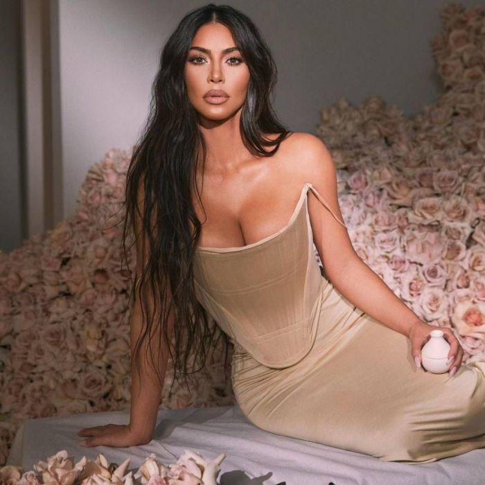 Πηγές της εφημερίδας Page Six ανέφεραν πως Kim και Maluma είναι μόνο φίλοι.