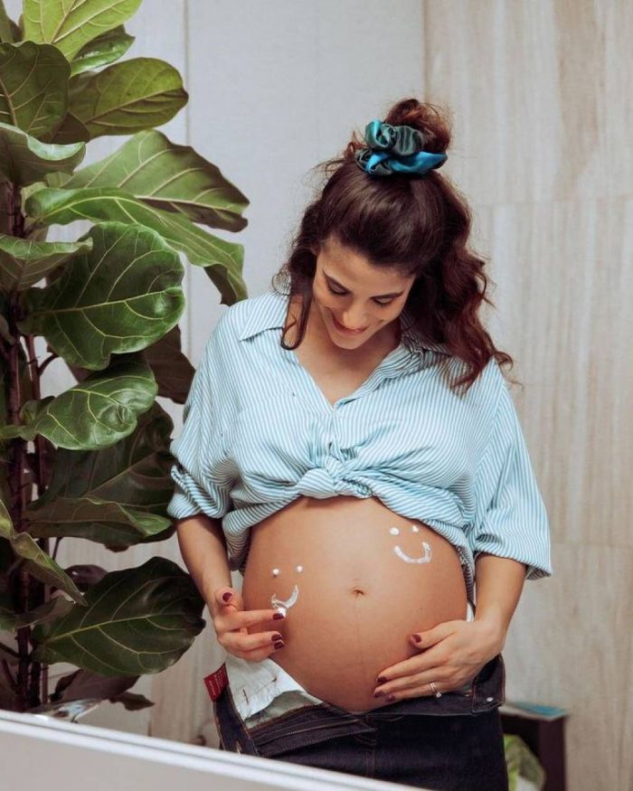 Η Χριστίνα Μπόμπα αποκαλύπτει τον τρόπο με τον οποίο κοιμάται στην εγκυμοσύνη (vid)