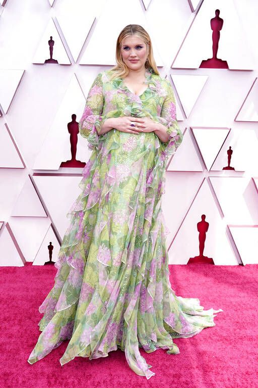 H Emerald Fennell με φόρεμα Gucci