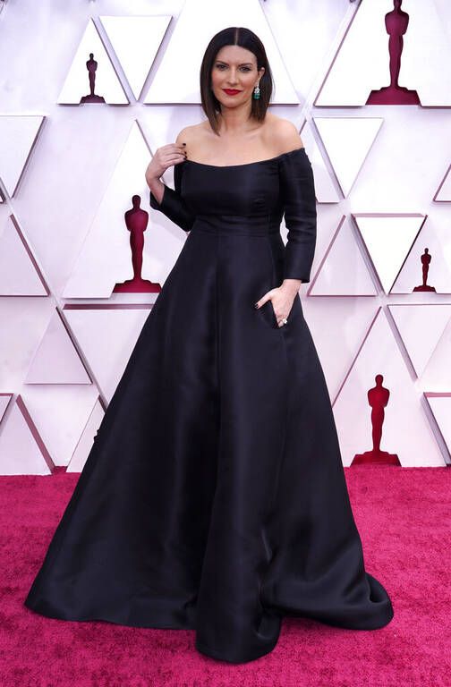 Η Laura Pausini με φόρεμα Valentino Haute Couture