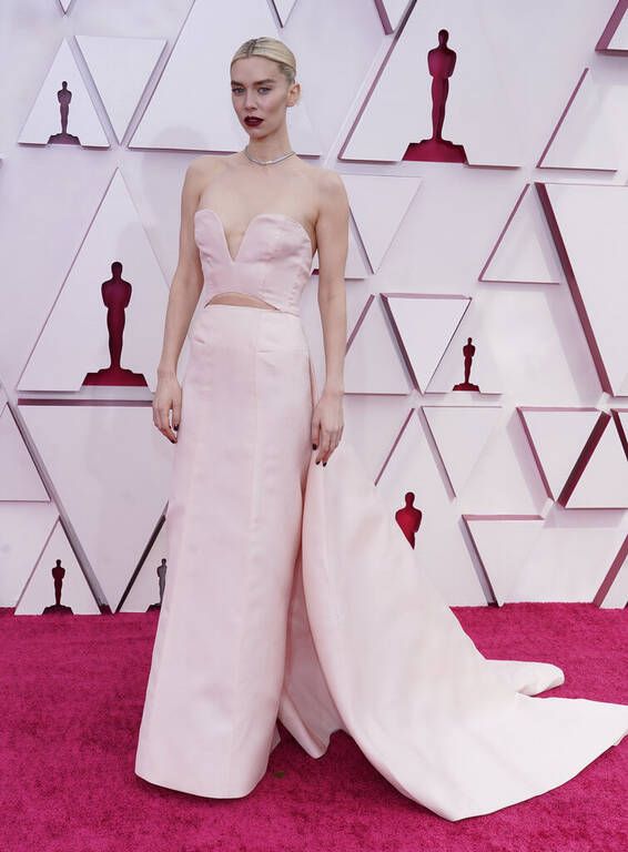 H Vanessa Kirby με φόρεμα Gucci