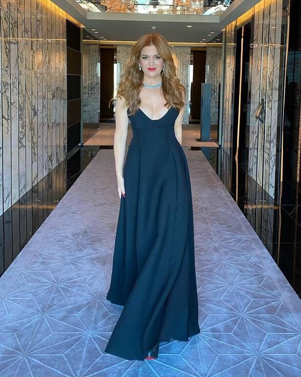 Η Isla Fisher με φόρεμα Christian Dior