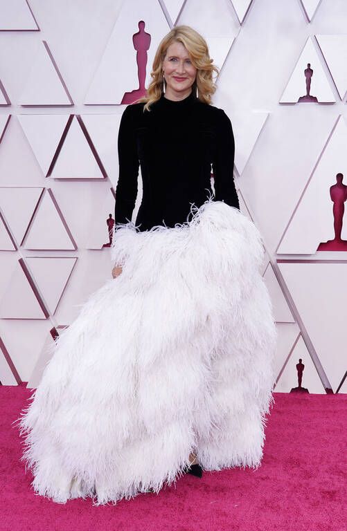 H Laura Dern με φόρεμα Oscar de la Renta