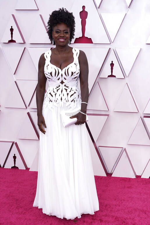 H Viola Davis με φόρεμα Alexander McQueen