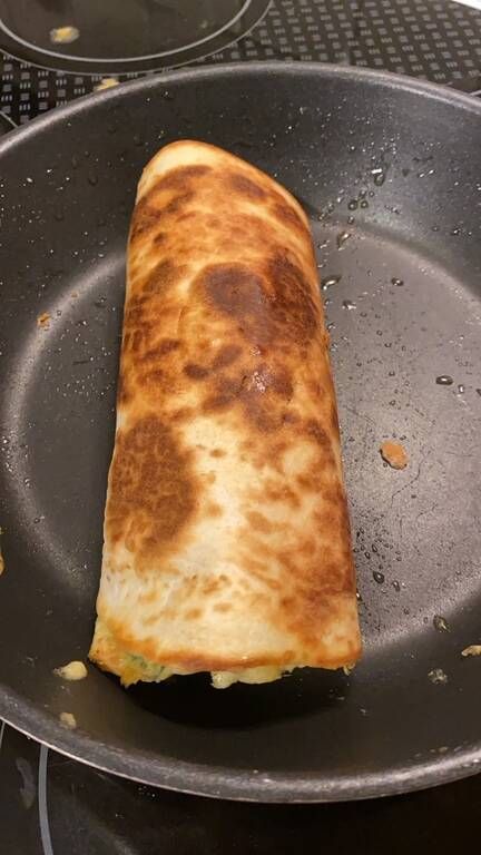 Συνταγή για μαγική ομελέτα Burrito με σπανάκι και λιωμένο τυρί