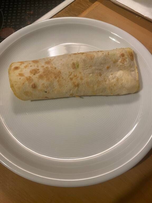 Συνταγή για μαγική ομελέτα Burrito με σπανάκι και λιωμένο τυρί