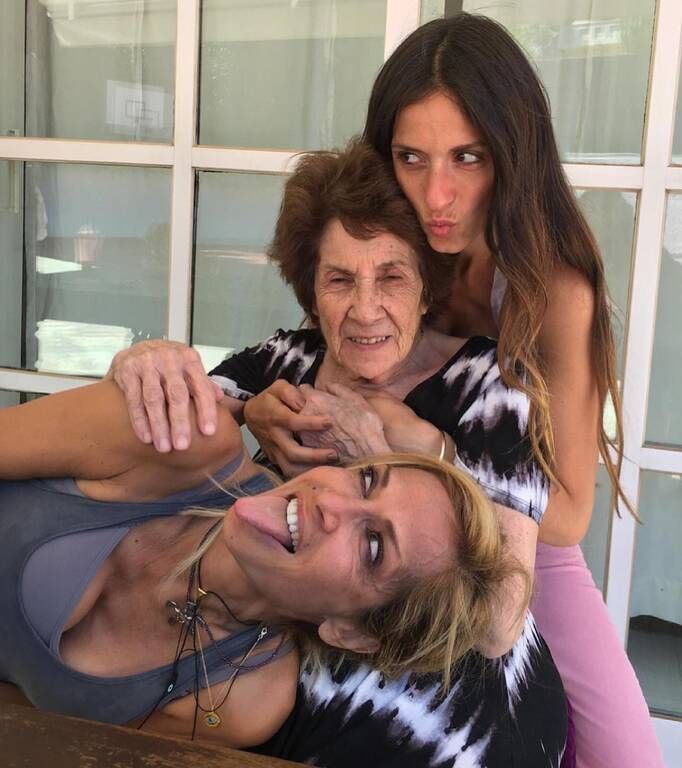 Σοφία Καρβέλα: Οι σπάνιες φωτογραφίες που δημοσίευσε η μαμά της