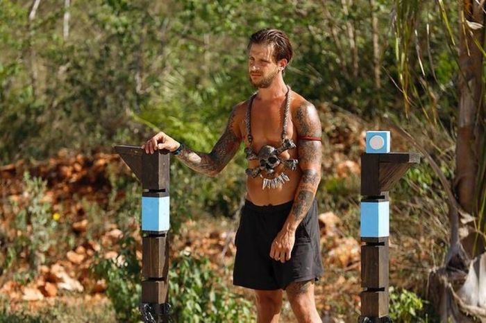 Το Survivor μας κρατά τηλεοπτική συντροφιά τα βράδια.