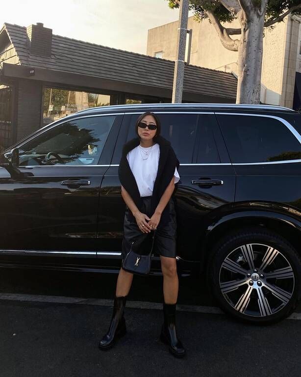 Μας αρέσει πάρα πολύ το μίνιμαλ look της Aimee Song. Η influencer απέδειξε ότι ένα μαυρόασπρο look είναι απίστευτα κομψό. @aimeesong