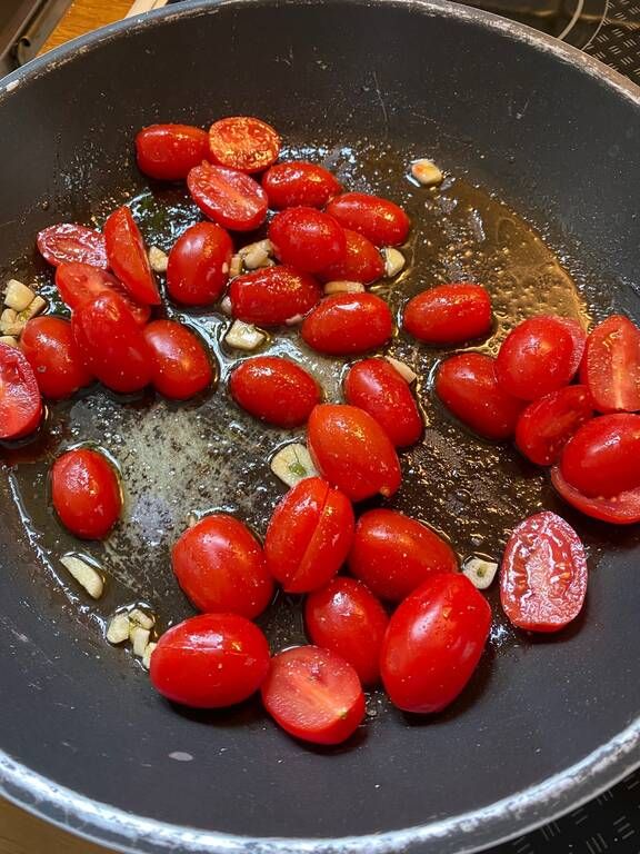 Συνταγή δροσερή με Tortellini mozzarella πέστο και ντοματίνια