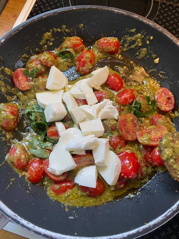 Συνταγή δροσερή με Tortellini mozzarella πέστο και ντοματίνια