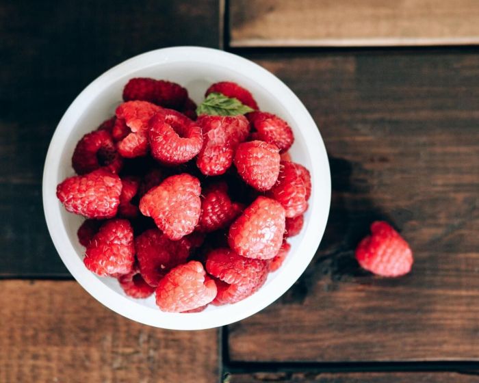 Τα raspberries μπορούν να καταπολεμήσουν την ανάγκη του οργανισμού για ζάχαρη, προσφέροντας, παράλληλα, πολλά αντιοξειδωτικά.