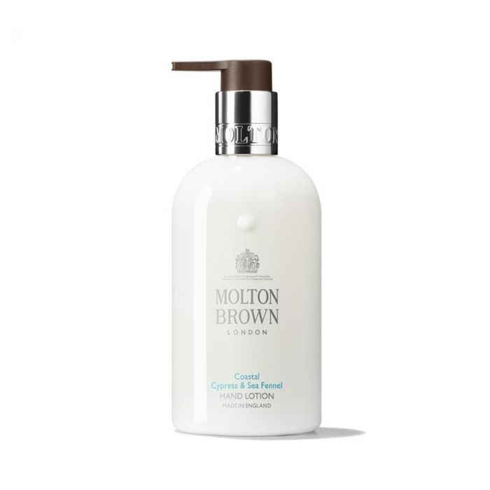 MOLTON BROWN, COASTAL CYPRESS & SEA FENNEL HAND LOTION. Με θαλάσσιες νότες από Αυστραλιανό κρίταμο και αλατισμένο κυπαρίσσι.