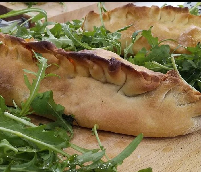 Σπιτική Pizza Καλτσόνε για τέλειο γεύμα