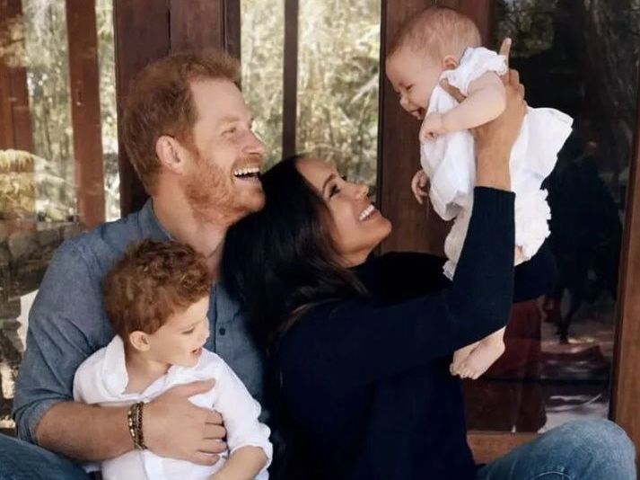 Τα δώρα που θα πάρει ο μπαμπάς Harry από τον Archie και τη Lilibet θα συγκινούσαν κάθε πατέρα
