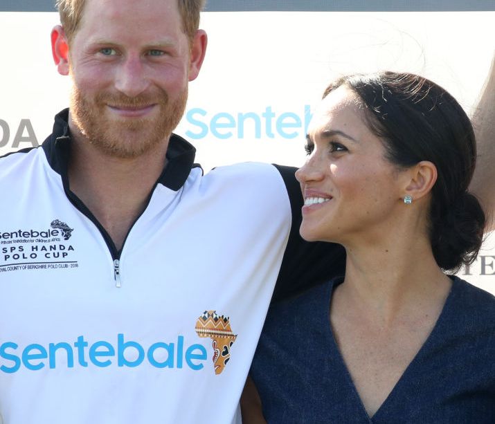 Το πρόσφατο δημόσιο φιλί του πρίγκιπα Harry με τη Meghan έγινε viral κι όχι άδικα