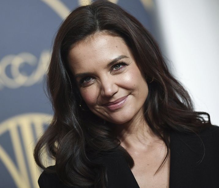 H Katie Holmes σοκάρει αποκαλύπτoντας τη σχέση που έχει η Suri με τον πατέρα της