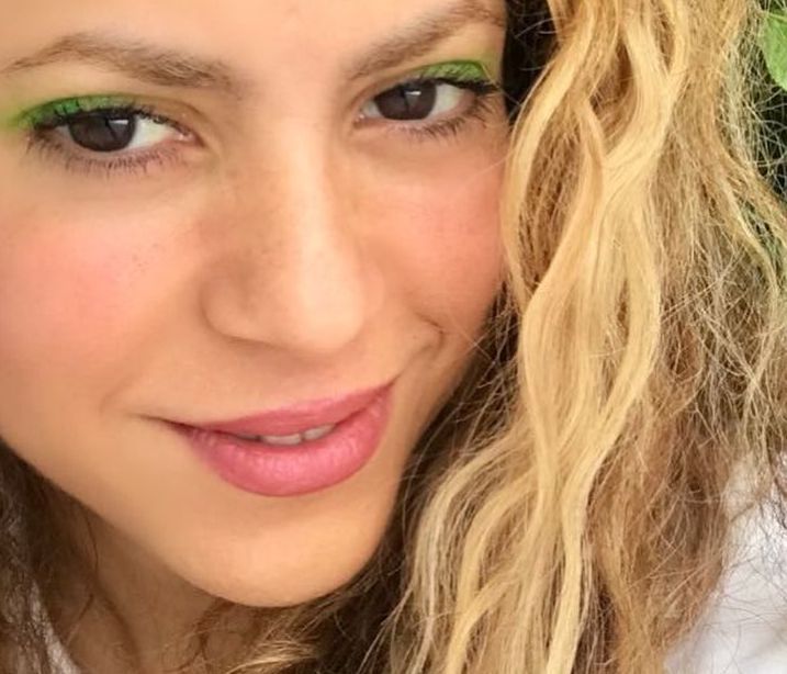 Γιατί έπρεπε η Shakira να φορέσει αυτό το φόρεμα; Ναι αυτό...