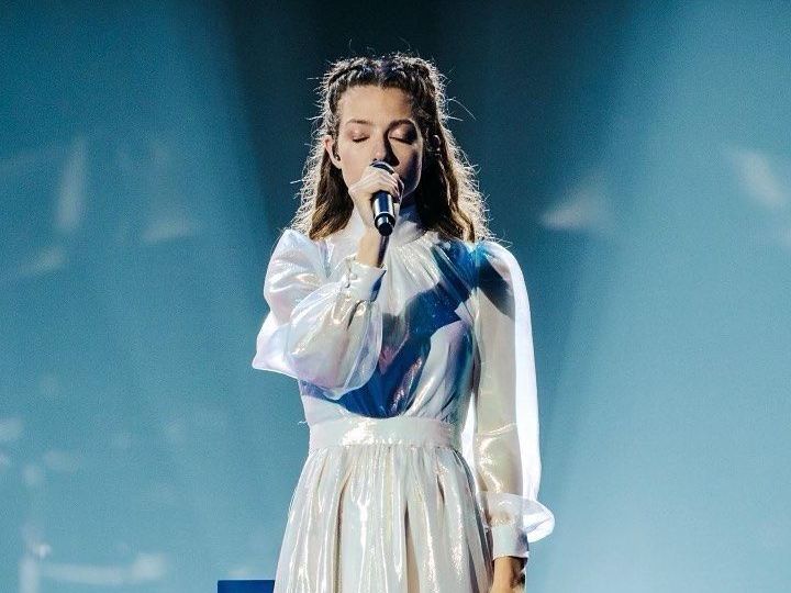 Η Αμάντα Γεωργιάδη έκανε το κοινό της Eurovision να λικνίζεται στο ρυθμό του «Die Together»