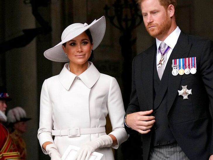 Η βασίλισσα «έθαψε» το σκάνδαλο με τη Meghan Markle κι όλοι αναρωτιούνται γιατί