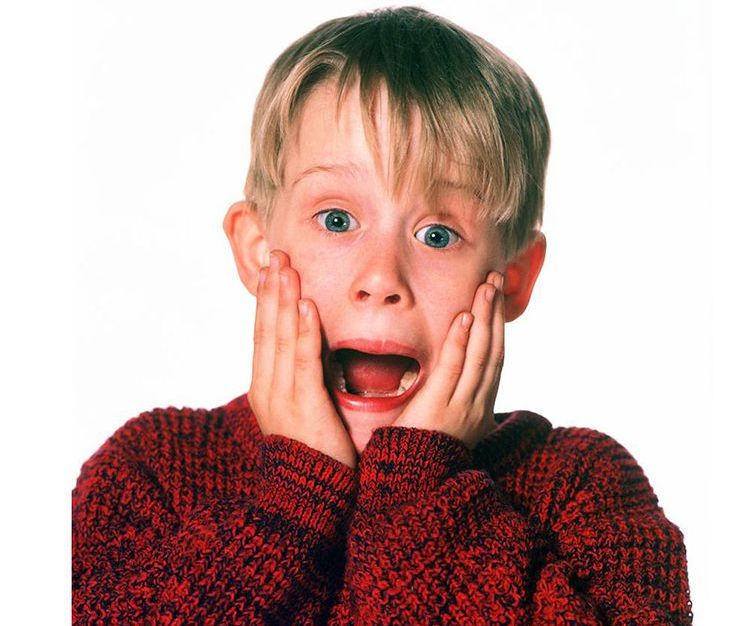 Το καλύτερο video ever: O Macaulay Culkin αναβιώνει σκηνές από το Home Alone