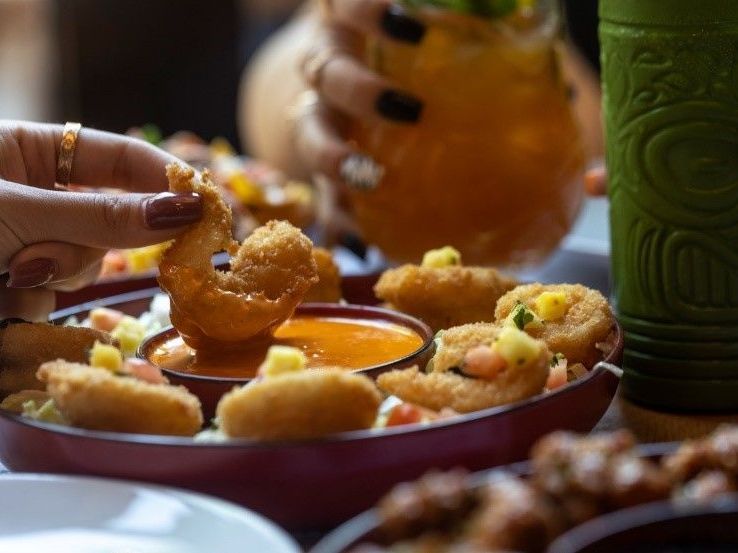 Καλοκαιρινές βραδιές στις αυλές των TGI Fridays™: Αυτό σημαίνει summer experience στην πόλη!