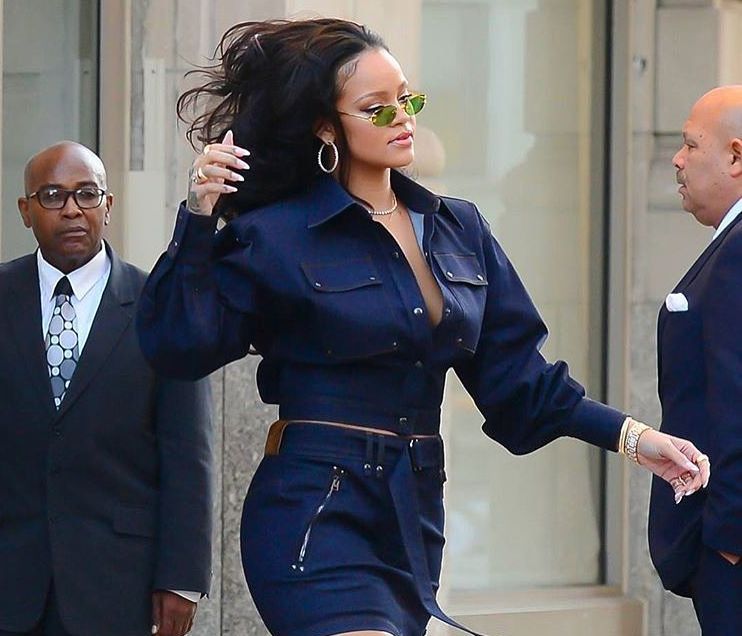 Tα καινούργια Jimmy Choo που φοράει η Rihanna είναι το νέο shoe crush μας