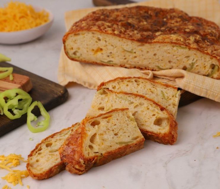 Ψωμί με cheddar και πράσινες πιπεριές