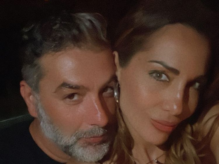 Μήπως ο Βασίλης Μπισμπίκης σκεφτόταν το όνειρό του να ζήσει στην Κρήτη στη νέα photo με τη Δέσποινα;
