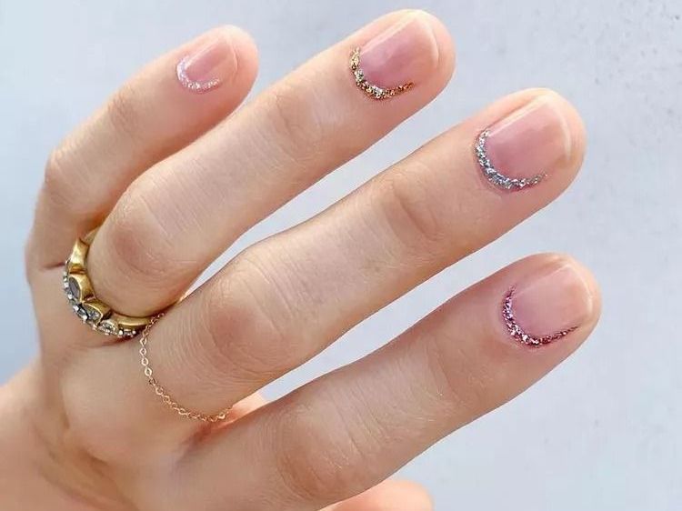 Christmas glam: 6 glitter βερνίκια και 6 μανικιούρ για λαμπερές εμφανίσεις