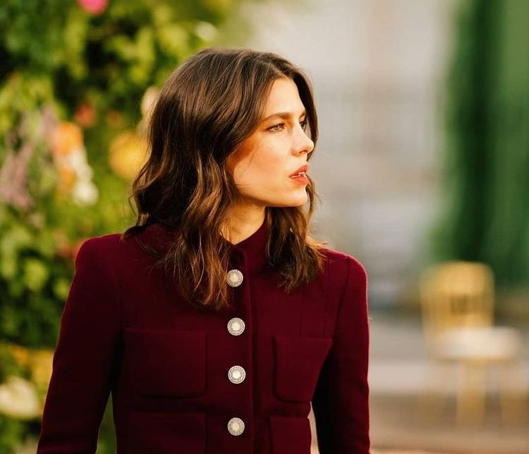 Η Charlotte Casiraghi, πιο όμορφη από ποτέ ποζάρει για τον οίκο Chanel (photos)