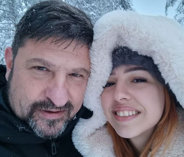 Γιορτή για την κόρη του Νίκου Χαρδαλιά - Η δημόσια αφιέρωση με την πιο τρυφερή φωτογραφία