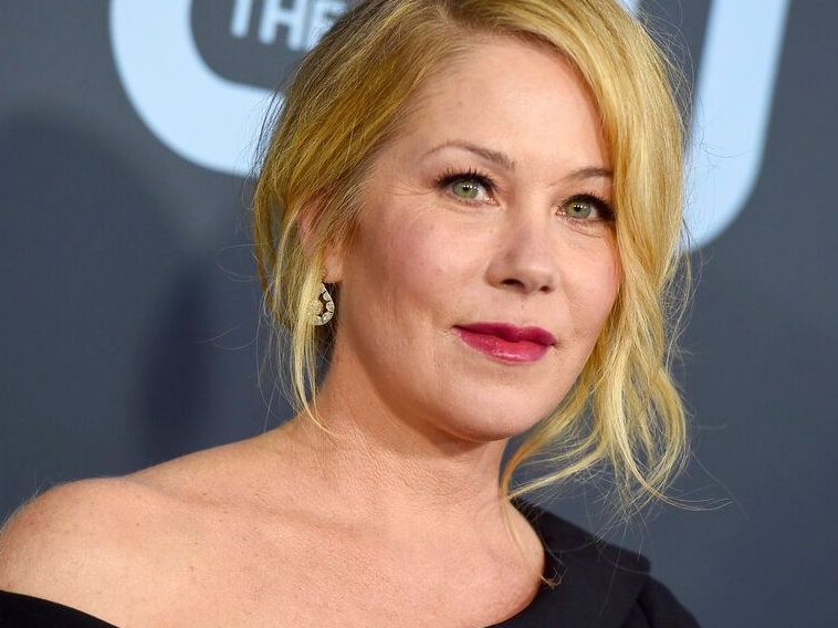 Η Christina Applegate μίλησε για την πολλαπλή σκλήρυνση και τα 18 κιλά που πήρε